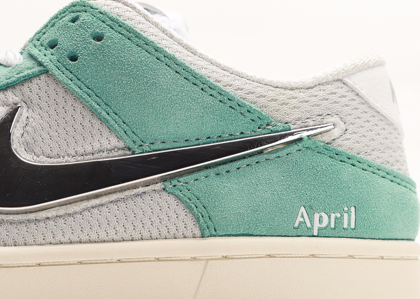 Nike SB Dunk low pro "April"